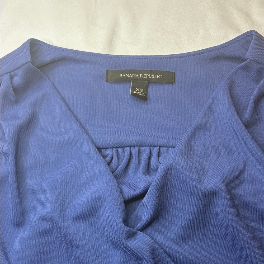Banana Republic Woman’s Dark Blue V Neck Blouse Size XS - Picture 3 of 10